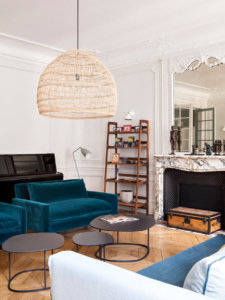 建築家でデザイナーのカミーユ・ヘルマンは、パリのアパートをデザインしました。