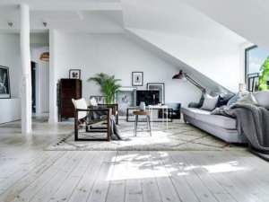 スウェーデンの屋根にあるこの大家族アパートでは、すべてが静かで快適な生活を送るのに理想的です。居心地の良い雰囲気は暖かく、リラックスした時間をお過ごしいただけます。