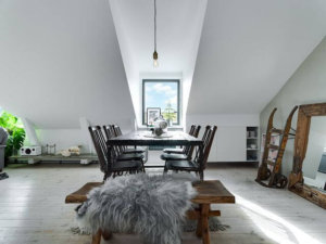 スウェーデンの屋根にあるこの大家族アパートでは、すべてが静かで快適な生活を送るのに理想的です。居心地の良い雰囲気は暖かく、リラックスした時間をお過ごしいただけます。